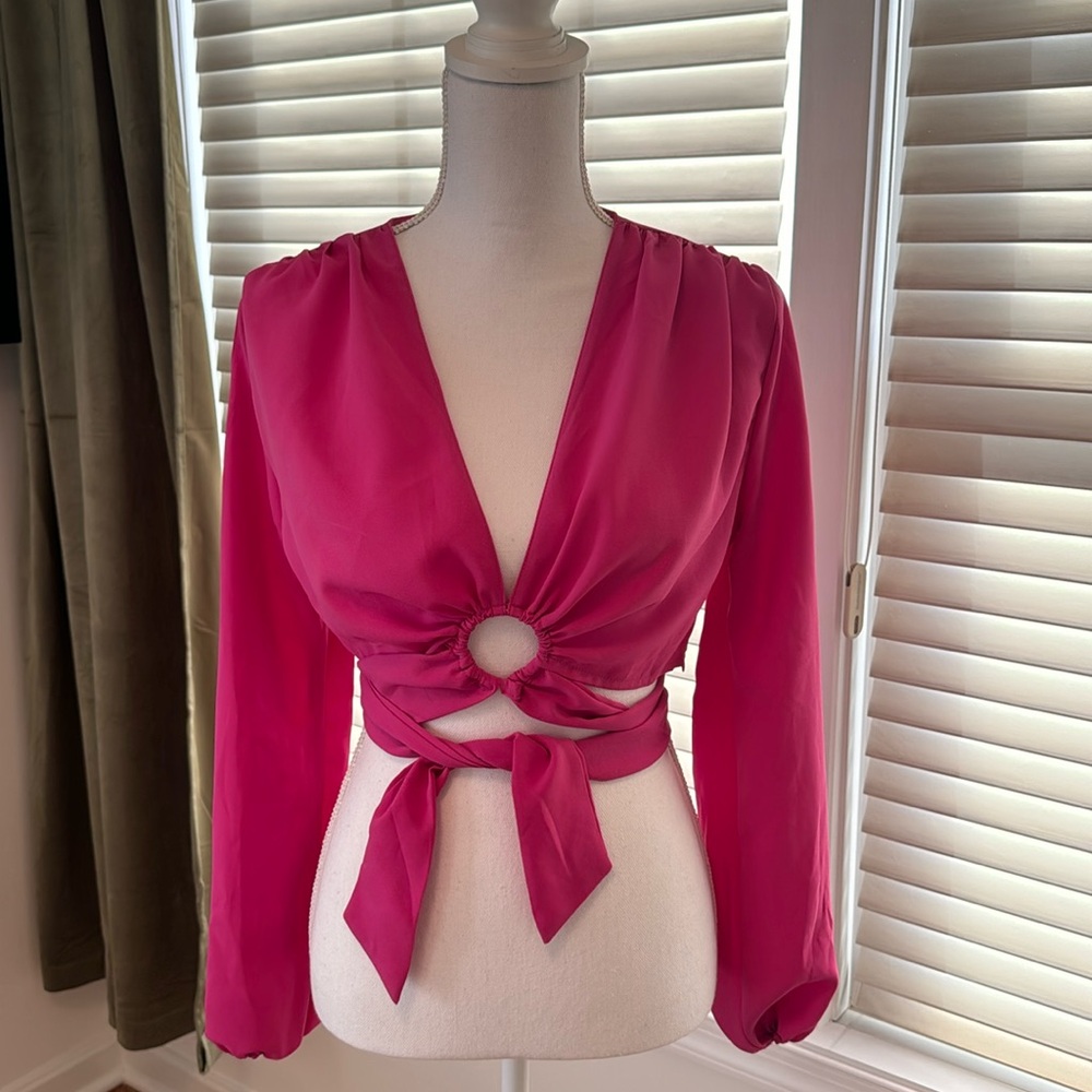 NWT O ring detail crop top size 4